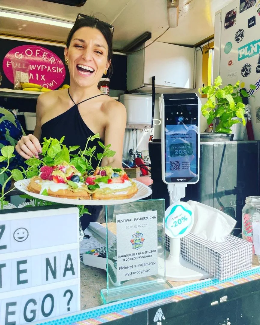 Wesele w Stylu Boho i Przyjęcie w Ogrodzie: Jak Zaskoczyć Gości Mobilną Stacją ze Słodkościami?