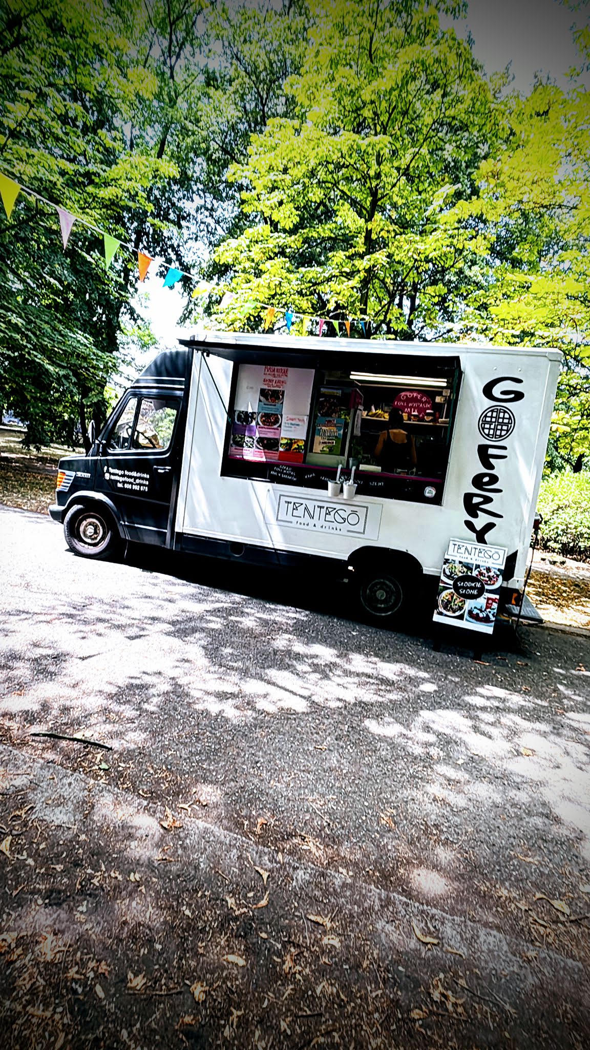 Ile Kosztuje Wynajem Food Trucka i Stoiska Live Cooking? Przejrzysta Kalkulacja i Koszyki Kosztów