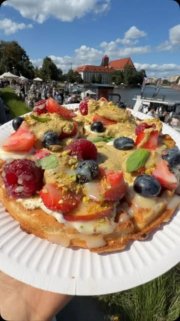 Live Cooking na Evencie: Dlaczego Świeży Wypiek na Żywo Bije na Głowę Tradycyjny Catering Bemarowy?